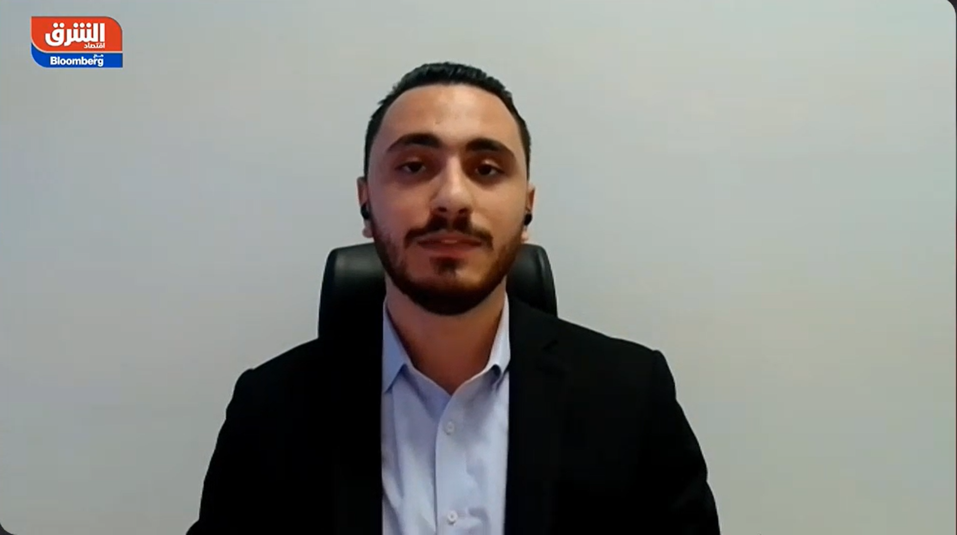 STARTTRADER market analyst sitting in a chair