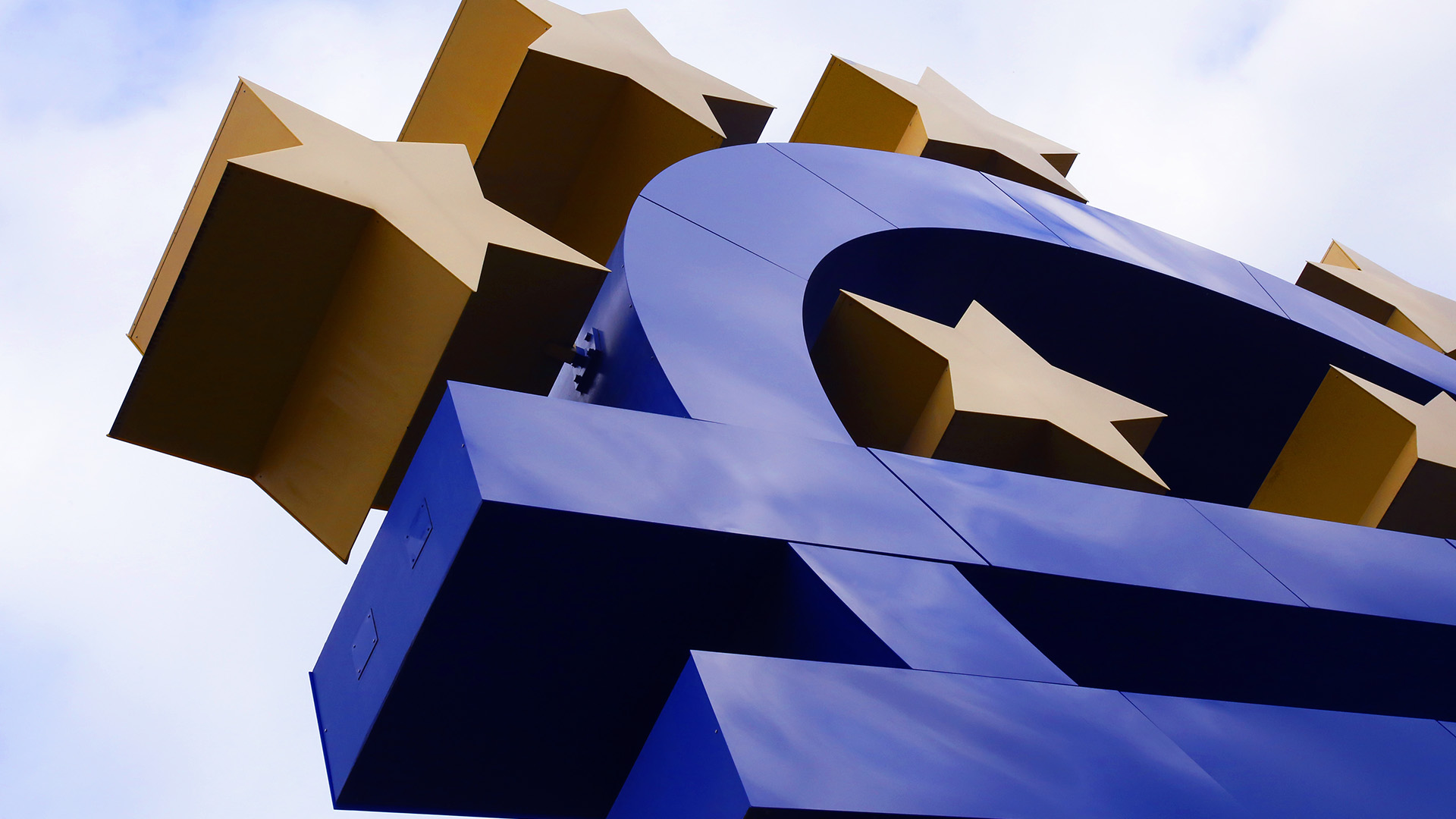 EU symbol amid ECB Hikes 75 BP But Markets Were Not Affected